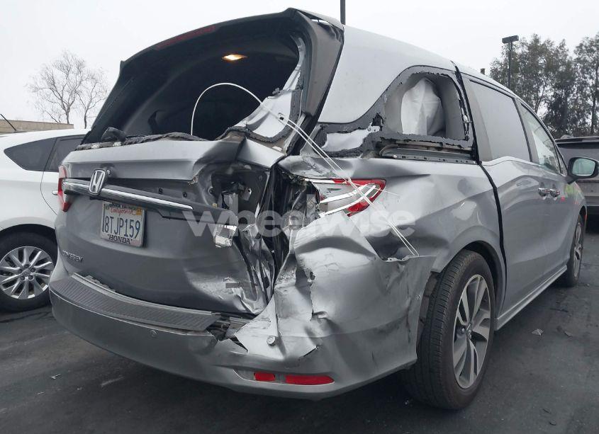 Photo 6 of 2021 Honda Odyssey TOURING (VIN 5FNRL6H88MB000217)