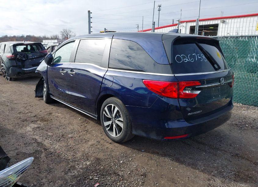 Photo 3 of 2024 Honda Odyssey TOURING (VIN 5FNRL6H88RB026758)