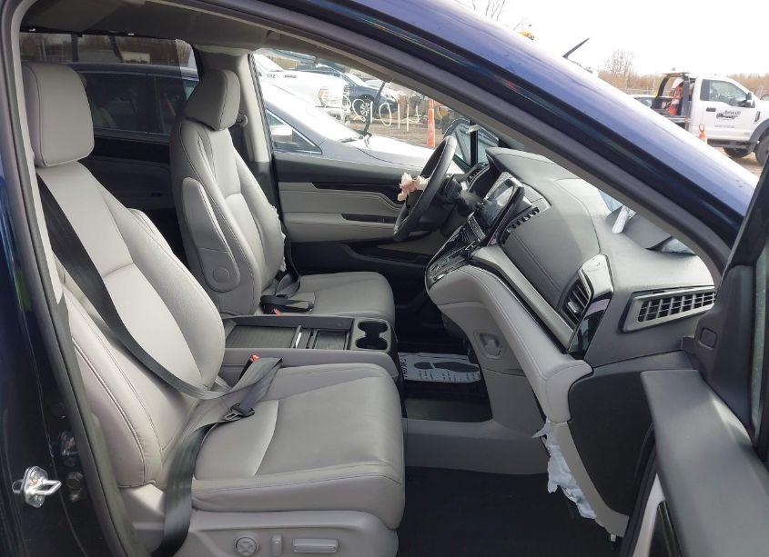 Photo 5 of 2024 Honda Odyssey TOURING (VIN 5FNRL6H88RB026758)