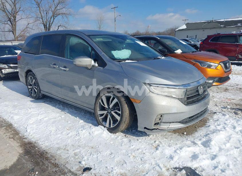 2024 Honda Odyssey TOURING (VIN 5FNRL6H88RB026792) main photo