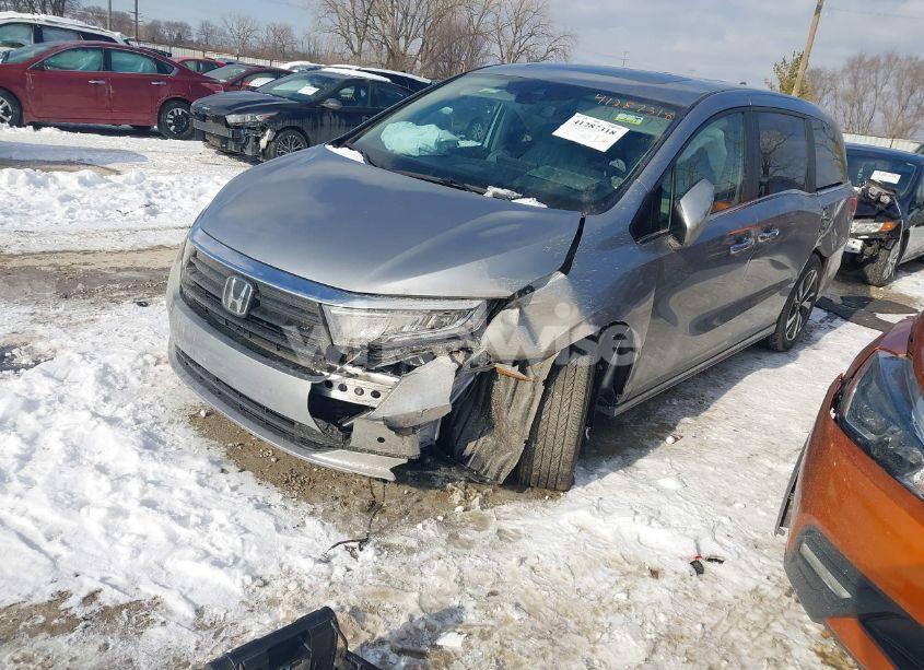 Photo 2 of 2024 Honda Odyssey TOURING (VIN 5FNRL6H88RB026792)