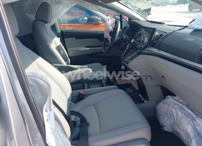 Photo 5 of 2024 Honda Odyssey TOURING (VIN 5FNRL6H88RB026792)
