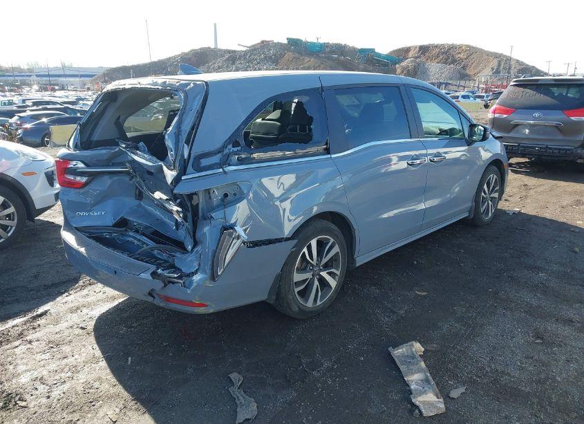 Photo 4 of 2023 Honda Odyssey TOURING (VIN 5FNRL6H89PB045588)