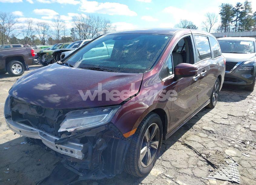 Photo 2 of 2018 Honda Odyssey TOURING (VIN 5FNRL6H8XJB000652)
