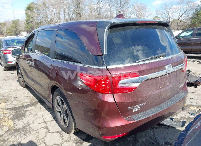 Photo 3 of 2018 Honda Odyssey TOURING (VIN 5FNRL6H8XJB000652)