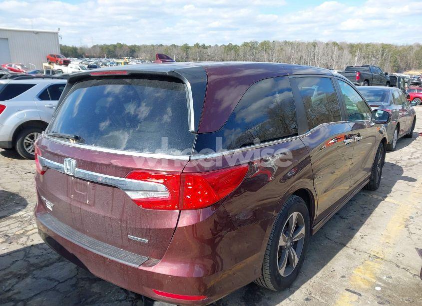 Photo 4 of 2018 Honda Odyssey TOURING (VIN 5FNRL6H8XJB000652)