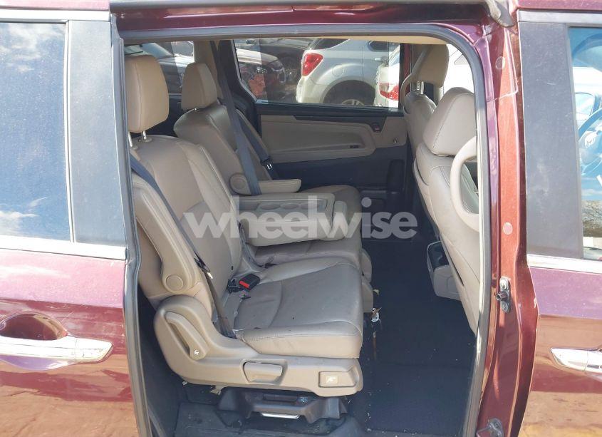 Photo 8 of 2018 Honda Odyssey TOURING (VIN 5FNRL6H8XJB000652)