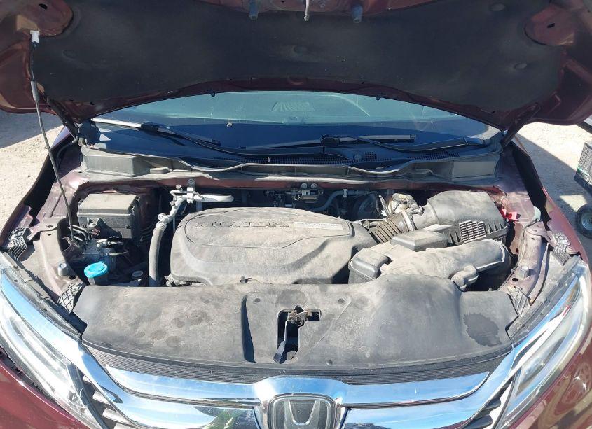 Photo 10 of 2018 Honda Odyssey TOURING (VIN 5FNRL6H8XJB010274)