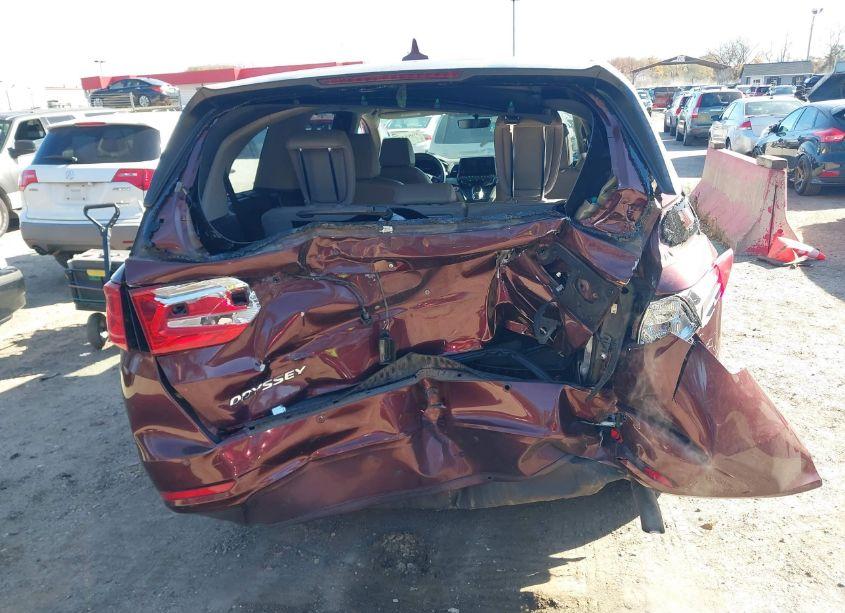 Photo 16 of 2018 Honda Odyssey TOURING (VIN 5FNRL6H8XJB010274)