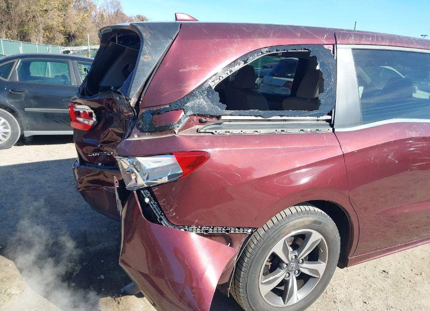 Photo 18 of 2018 Honda Odyssey TOURING (VIN 5FNRL6H8XJB010274)