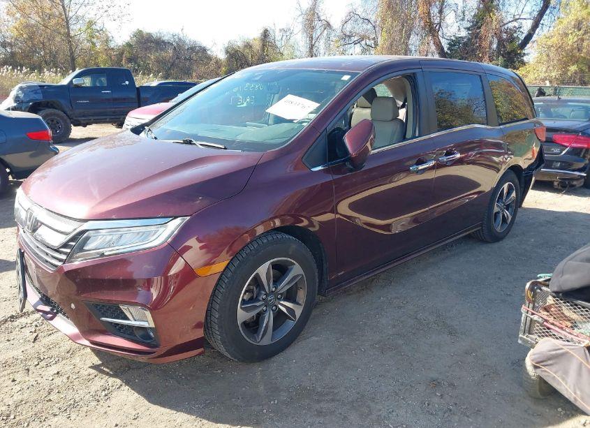 Photo 2 of 2018 Honda Odyssey TOURING (VIN 5FNRL6H8XJB010274)