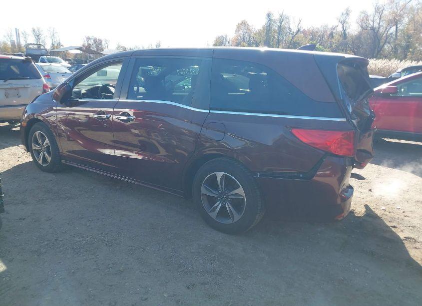 Photo 3 of 2018 Honda Odyssey TOURING (VIN 5FNRL6H8XJB010274)