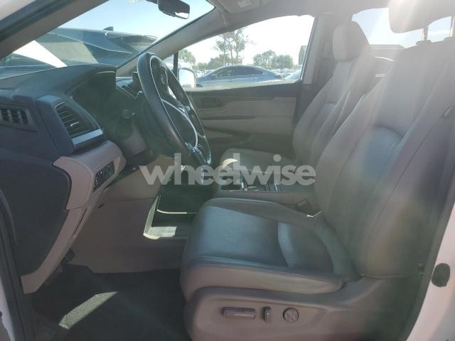 Photo 13 of 2018 HONDA ODYSSEY TOURING (VIN 5FNRL6H8XJB051844)