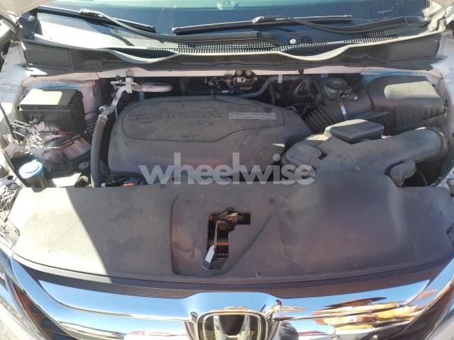 Photo 7 of 2018 HONDA ODYSSEY TOURING (VIN 5FNRL6H8XJB051844)