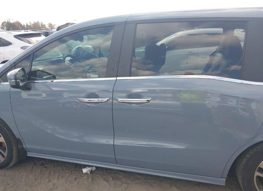 Photo 15 of 2023 Honda Odyssey TOURING (VIN 5FNRL6H8XPB019694)