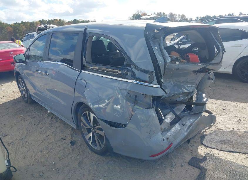 Photo 3 of 2023 Honda Odyssey TOURING (VIN 5FNRL6H8XPB019694)