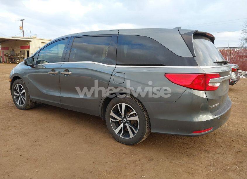 Photo 3 of 2018 Honda Odyssey ELITE (VIN 5FNRL6H90JB044023)