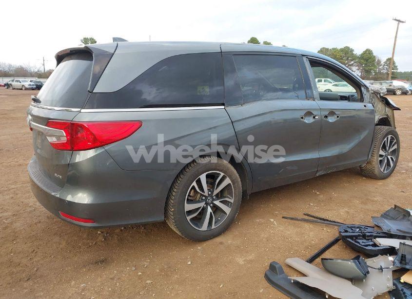 Photo 4 of 2018 Honda Odyssey ELITE (VIN 5FNRL6H90JB044023)