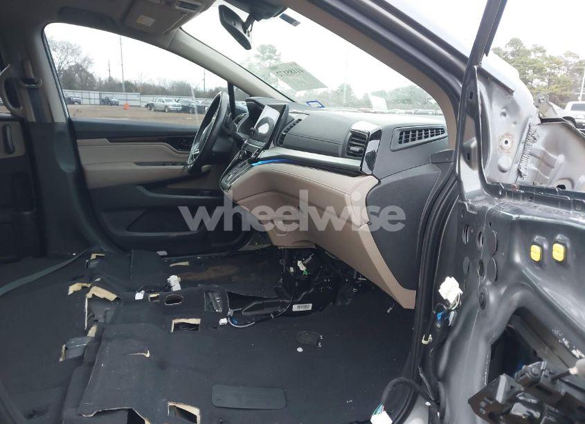 Photo 5 of 2018 Honda Odyssey ELITE (VIN 5FNRL6H90JB044023)