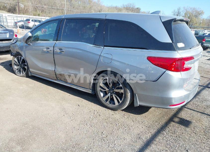 Photo 3 of 2018 Honda Odyssey ELITE (VIN 5FNRL6H91JB070355)