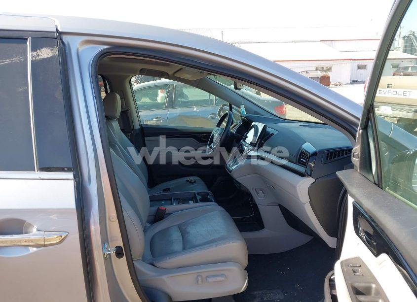 Photo 5 of 2018 Honda Odyssey ELITE (VIN 5FNRL6H91JB070355)