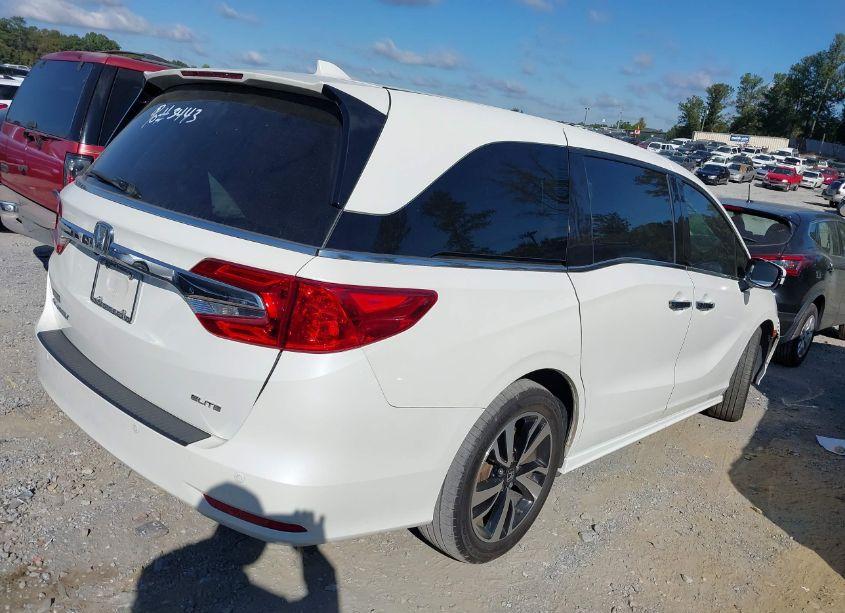 Photo 4 of 2019 Honda Odyssey ELITE (VIN 5FNRL6H91KB104022)