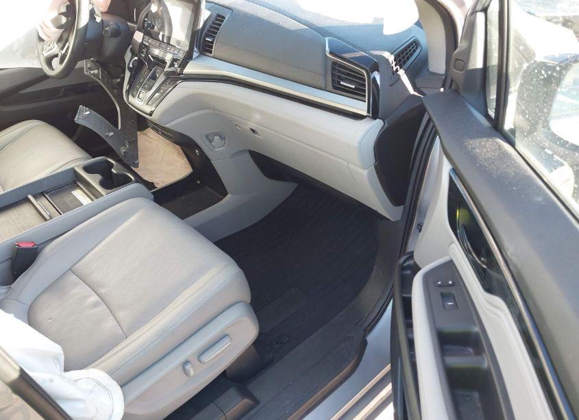 Photo 5 of 2020 Honda Odyssey ELITE (VIN 5FNRL6H92LB016047)