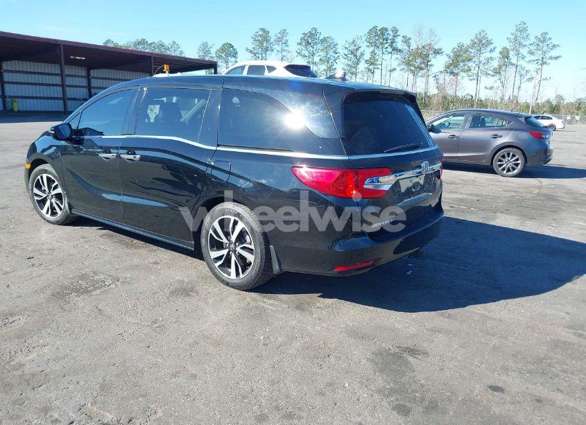 Photo 3 of 2018 Honda Odyssey ELITE (VIN 5FNRL6H93JB099730)