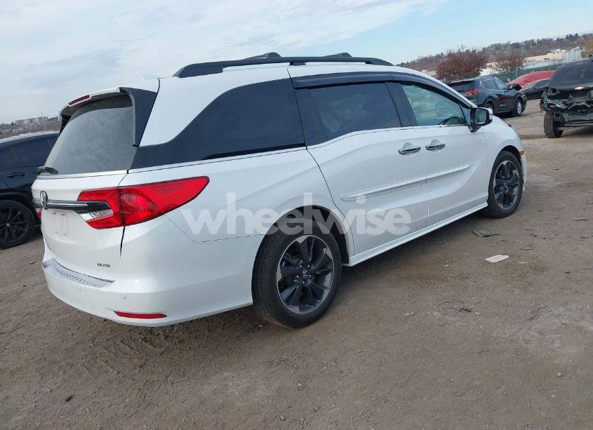 Photo 4 of 2024 Honda Odyssey ELITE (VIN 5FNRL6H93RB000285)