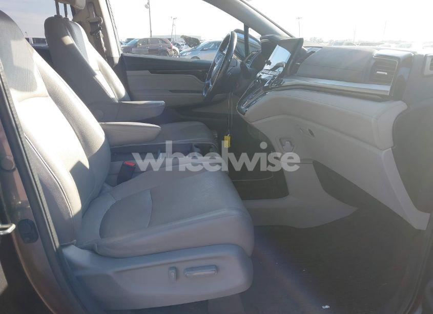 Photo 5 of 2018 Honda Odyssey ELITE (VIN 5FNRL6H94JB018640)