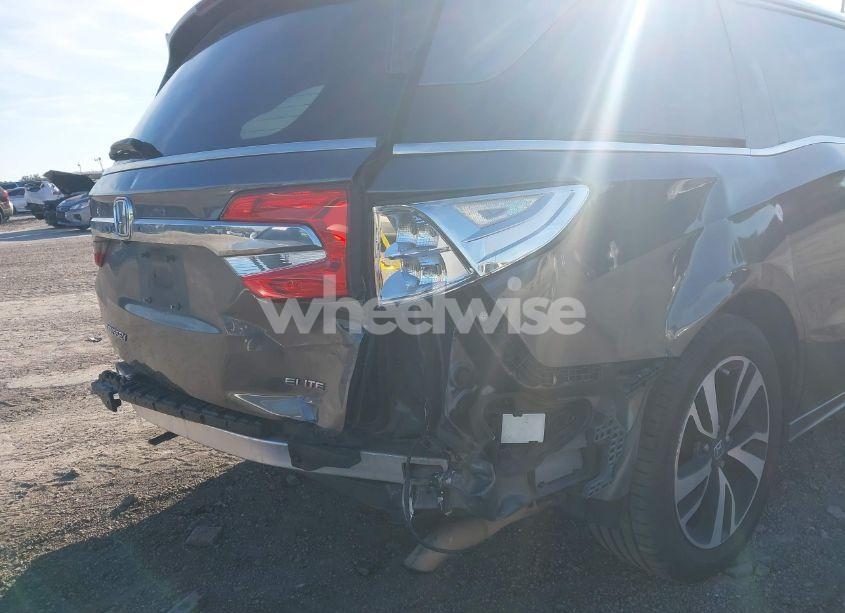 Photo 6 of 2018 Honda Odyssey ELITE (VIN 5FNRL6H94JB018640)