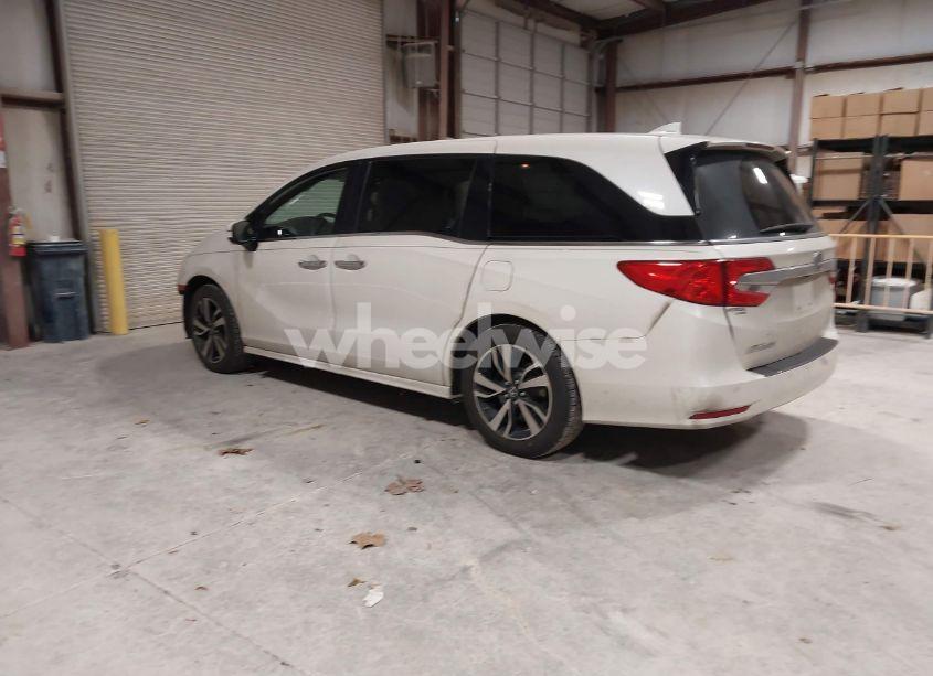 Photo 3 of 2018 Honda Odyssey ELITE (VIN 5FNRL6H94JB034739)