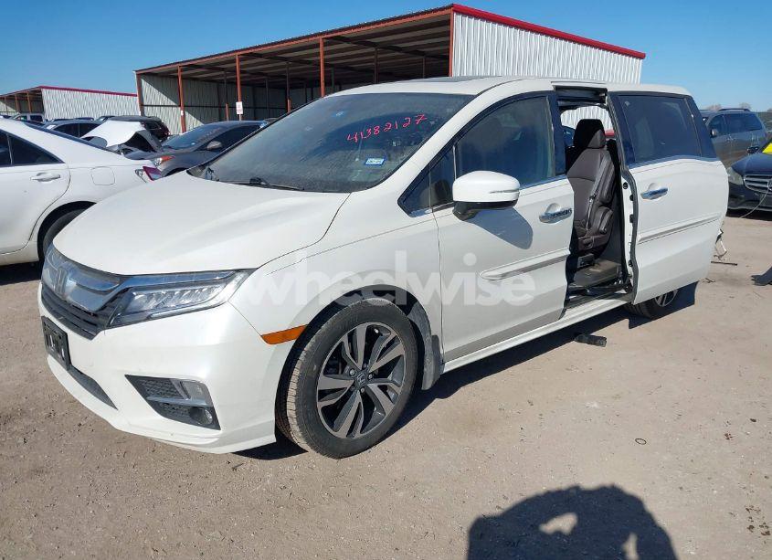 Photo 2 of 2018 Honda Odyssey ELITE (VIN 5FNRL6H94JB065862)