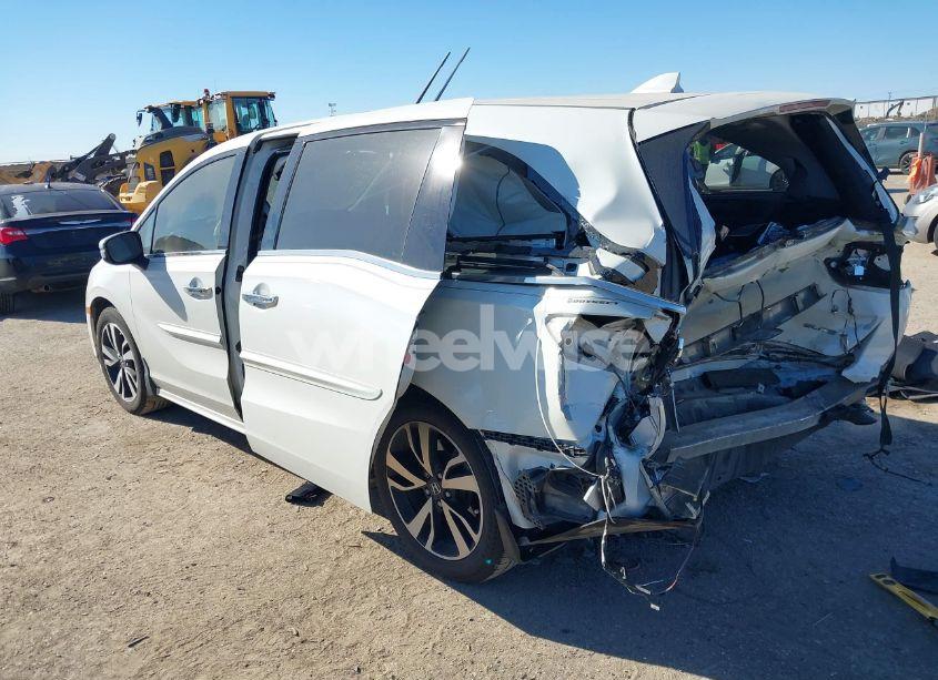 Photo 3 of 2018 Honda Odyssey ELITE (VIN 5FNRL6H94JB065862)