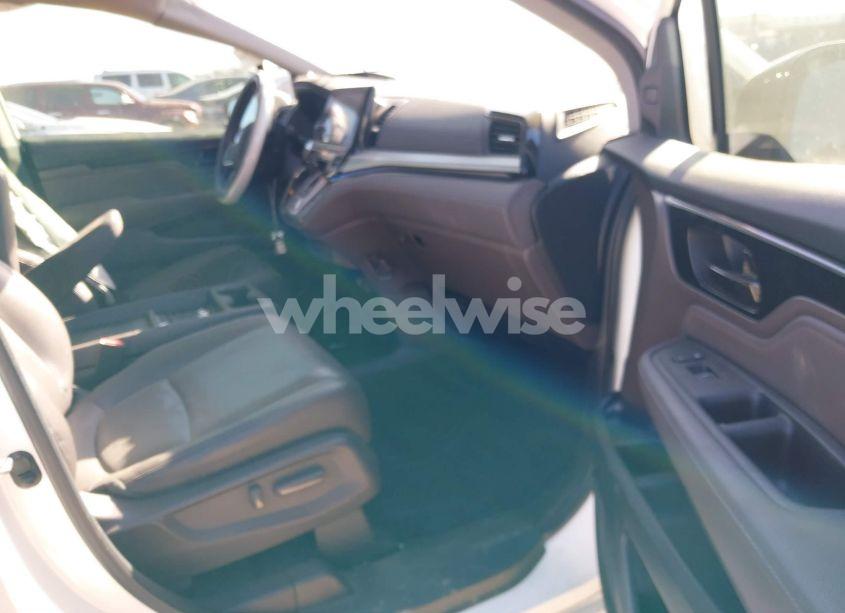 Photo 5 of 2018 Honda Odyssey ELITE (VIN 5FNRL6H94JB065862)