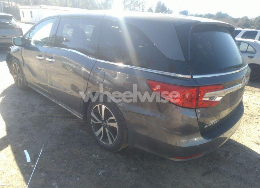 Photo 3 of 2018 Honda Odyssey ELITE (VIN 5FNRL6H95JB073176)