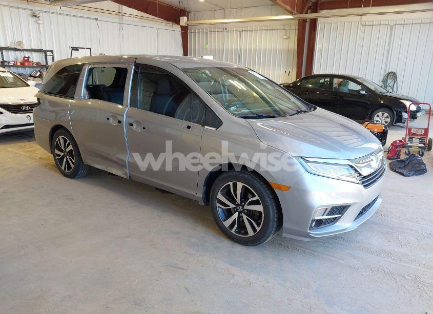 2018 Honda Odyssey ELITE (VIN 5FNRL6H95JB105236) main photo