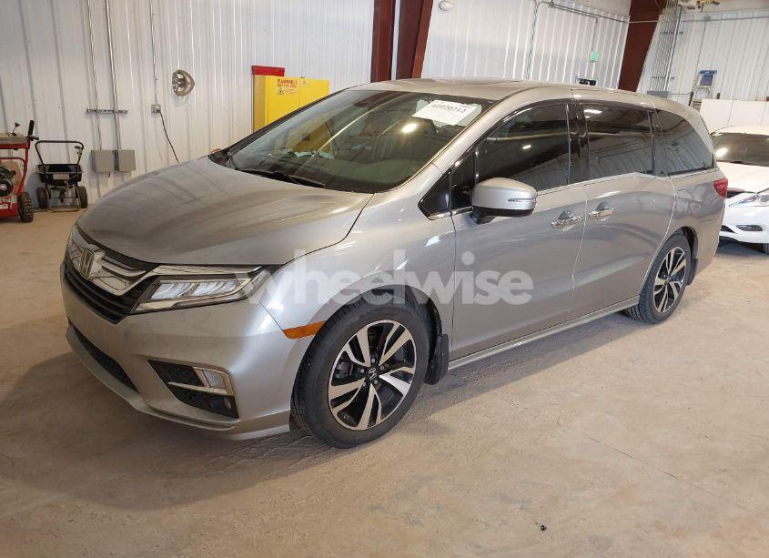 Photo 2 of 2018 Honda Odyssey ELITE (VIN 5FNRL6H95JB105236)