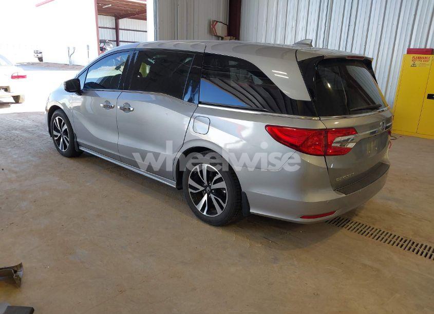Photo 3 of 2018 Honda Odyssey ELITE (VIN 5FNRL6H95JB105236)