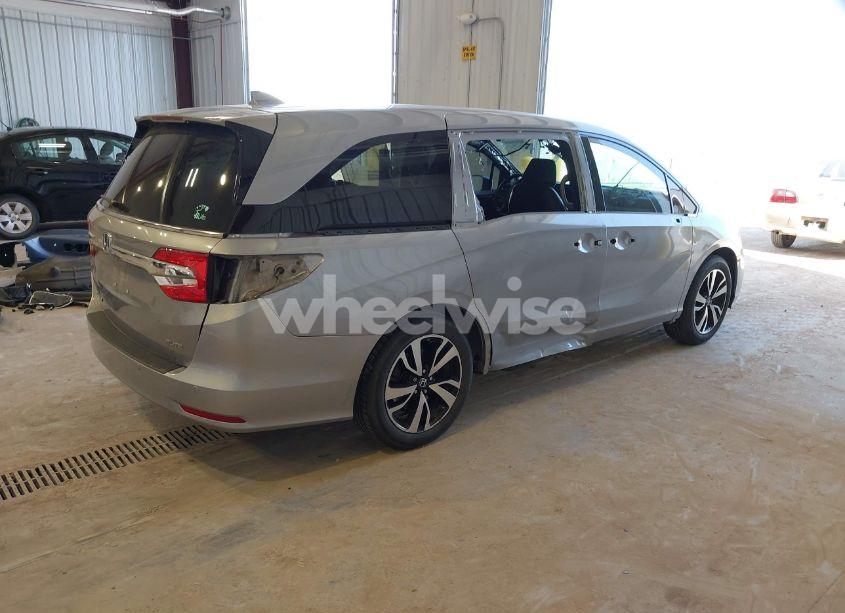 Photo 4 of 2018 Honda Odyssey ELITE (VIN 5FNRL6H95JB105236)