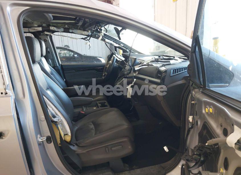 Photo 5 of 2018 Honda Odyssey ELITE (VIN 5FNRL6H95JB105236)