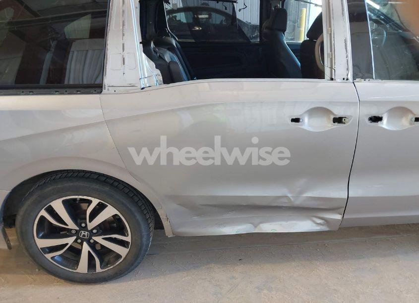 Photo 6 of 2018 Honda Odyssey ELITE (VIN 5FNRL6H95JB105236)