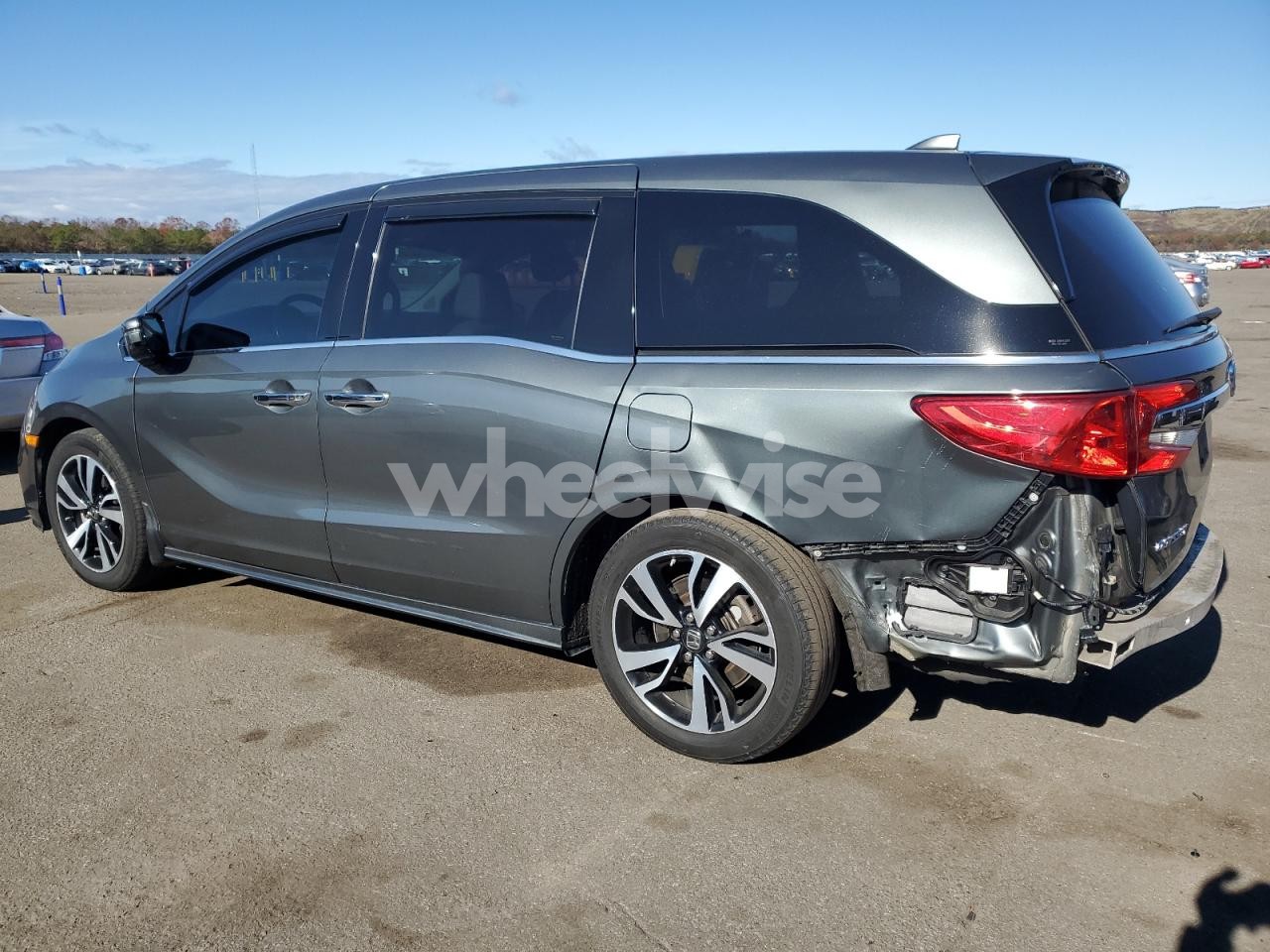 Photo 2 of 2018 HONDA ODYSSEY ELITE (VIN 5FNRL6H96JB010085)