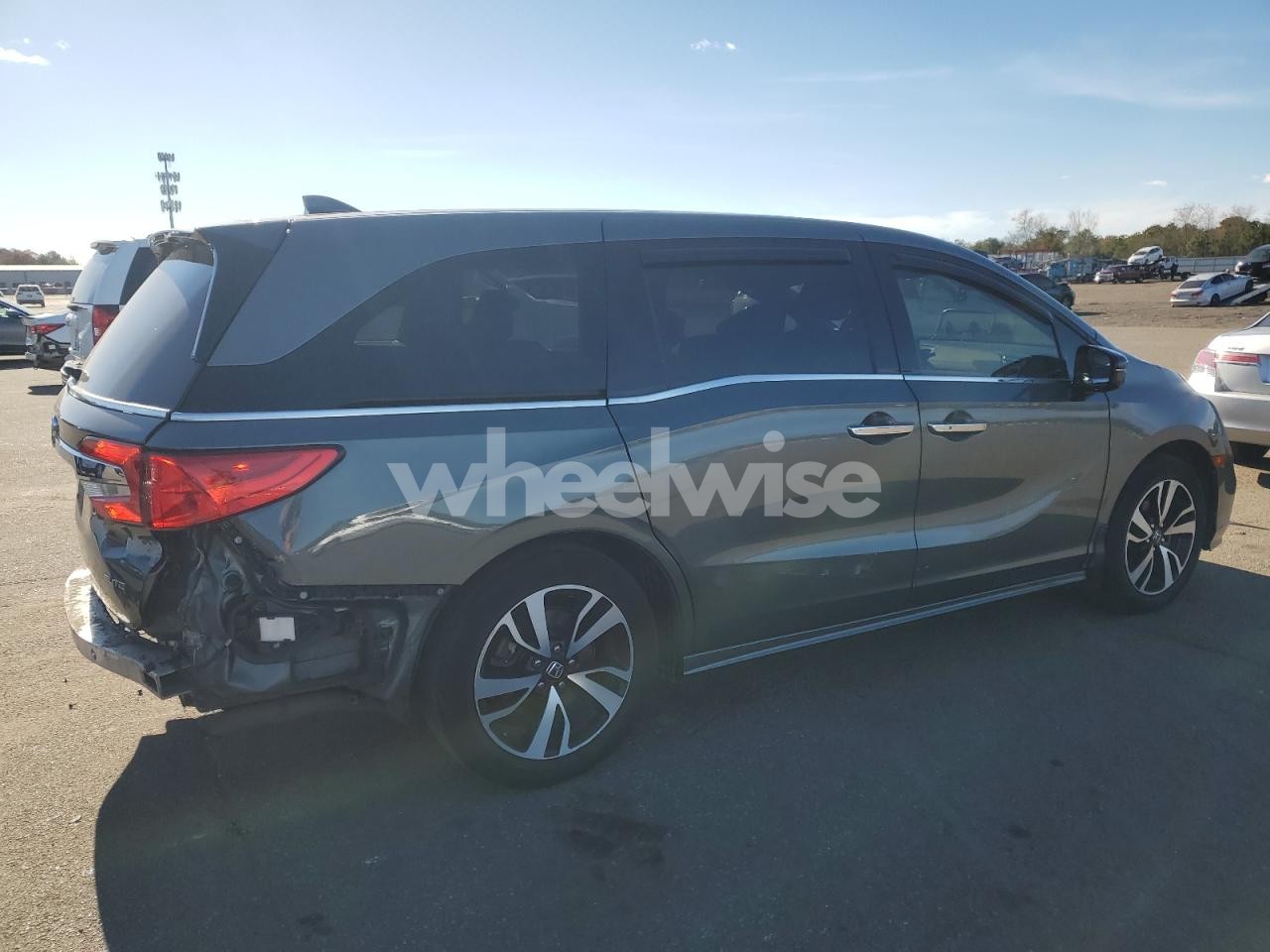 Photo 3 of 2018 HONDA ODYSSEY ELITE (VIN 5FNRL6H96JB010085)