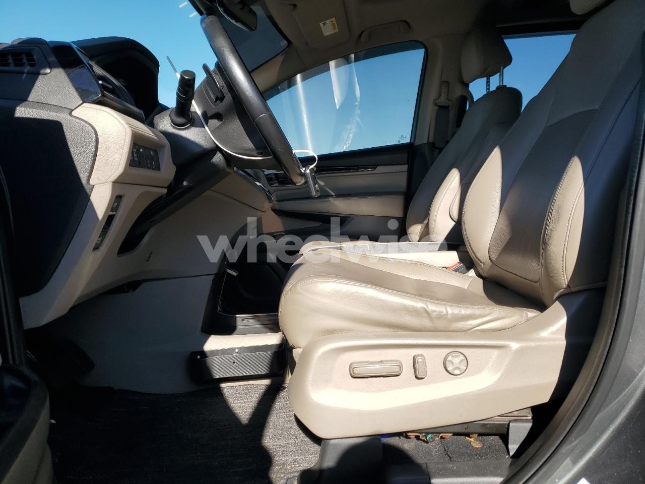 Photo 7 of 2018 HONDA ODYSSEY ELITE (VIN 5FNRL6H96JB010085)