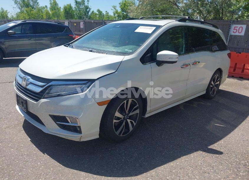 Photo 2 of 2018 Honda Odyssey ELITE (VIN 5FNRL6H96JB080220)