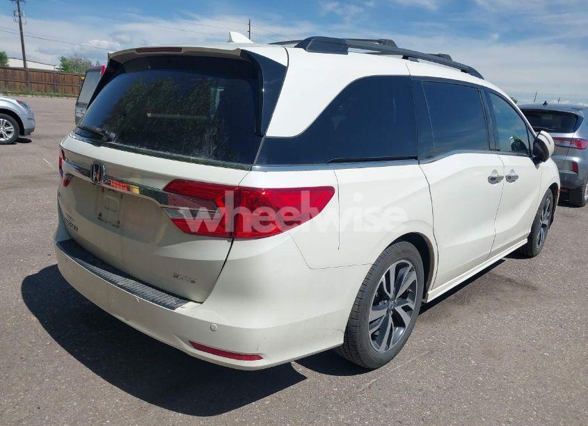 Photo 4 of 2018 Honda Odyssey ELITE (VIN 5FNRL6H96JB080220)