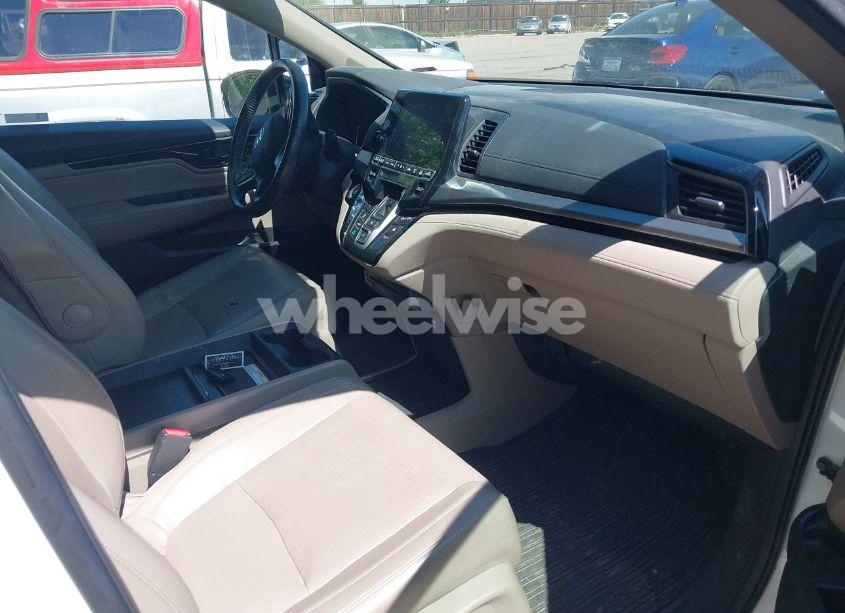 Photo 5 of 2018 Honda Odyssey ELITE (VIN 5FNRL6H96JB080220)