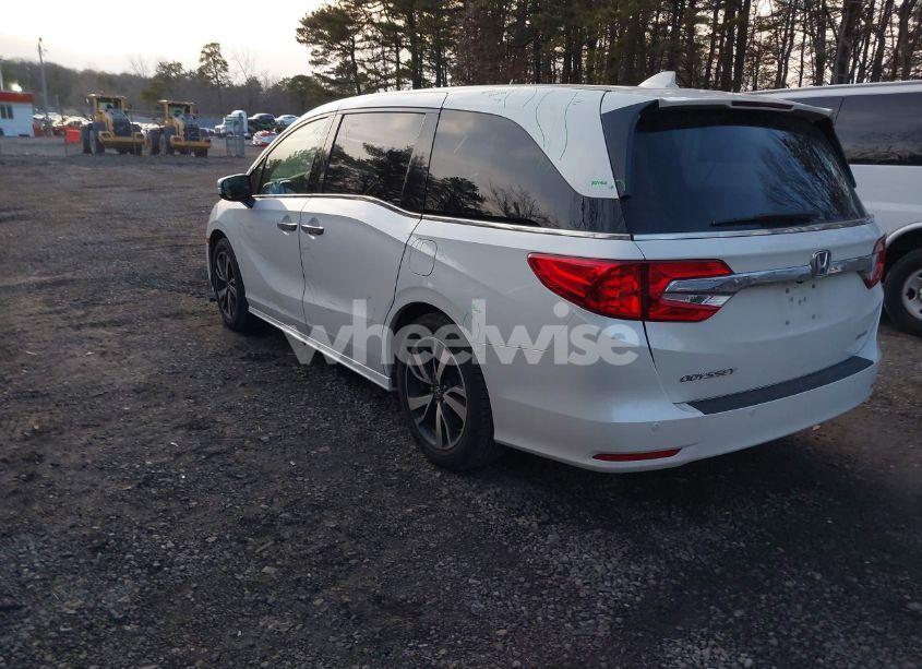 Photo 3 of 2018 Honda Odyssey ELITE (VIN 5FNRL6H97JB027638)