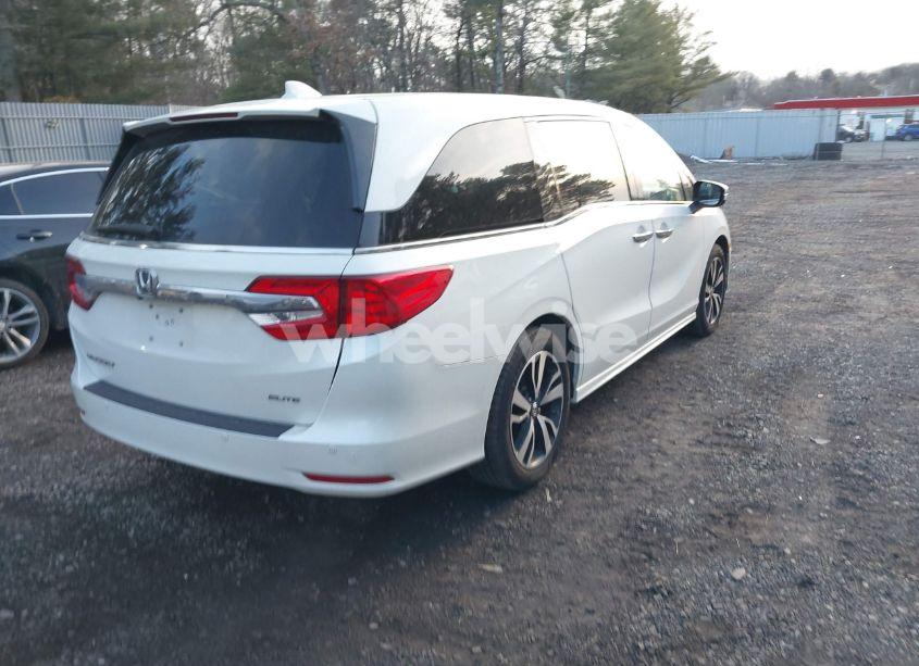 Photo 4 of 2018 Honda Odyssey ELITE (VIN 5FNRL6H97JB027638)